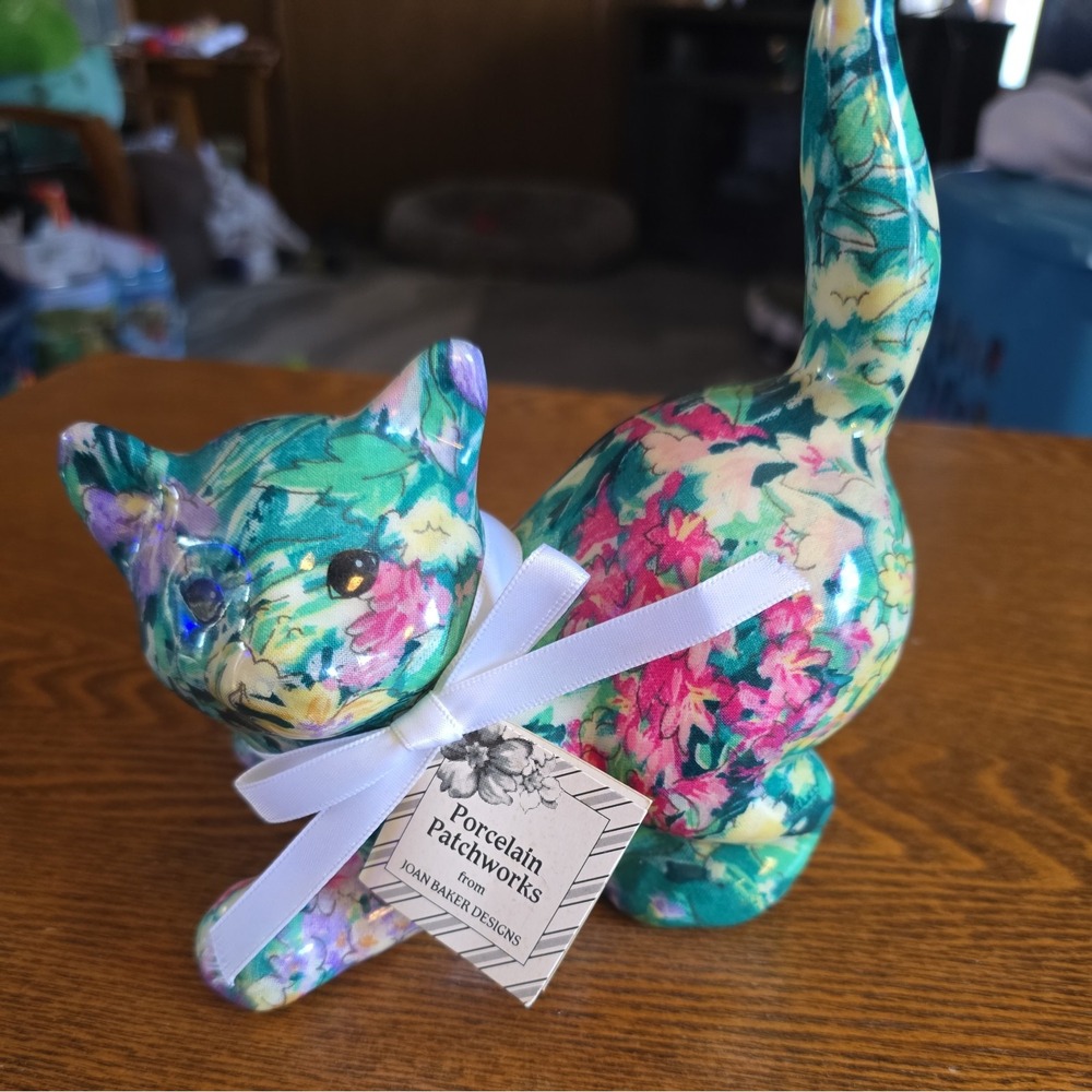 Joan Baker Designs Porcelain Patchworks Green Floral Cat‎ Sculpture NWT